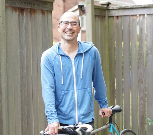 Eddie Lin (w bike)