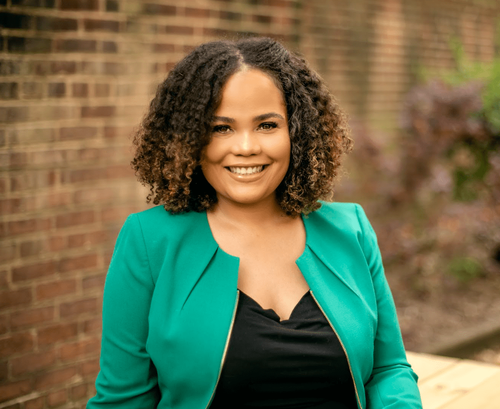 Rae Cousins headshot