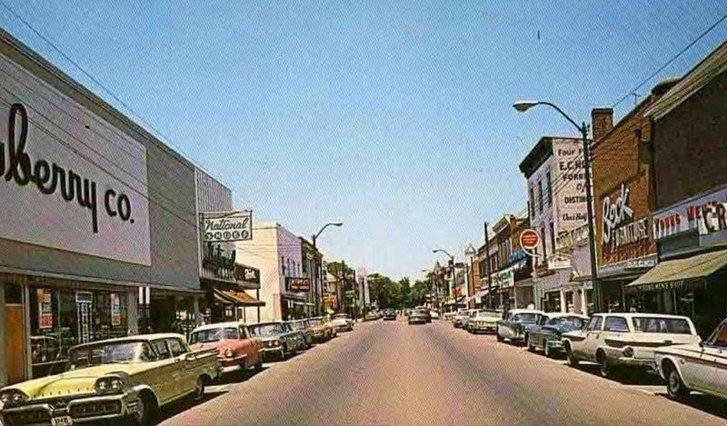 Two-way Caroline Street in the late 1960s